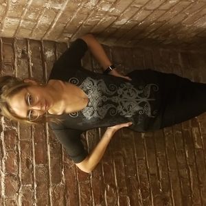 3/$15🚨SCREENED XS Graphic Top